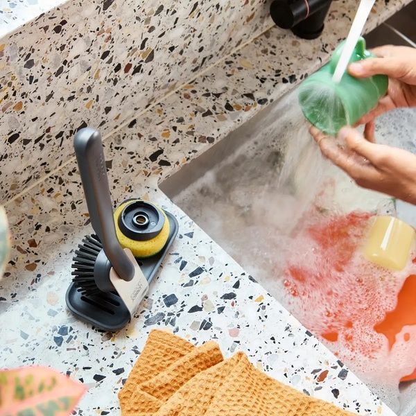 Щітка для миття посуду Joseph Joseph Core 2 в 1 з металевою підставкою 6500011 фото
